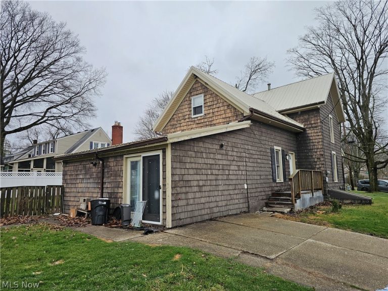 560 Broadway Street, Medina, OH - Photo 2