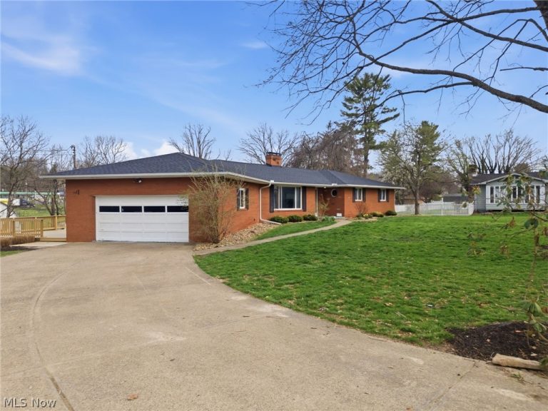3221 Arrow Point Drive, Zanesville, OH - Photo 2