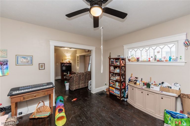 1446 Hopkins Avenue, Lakewood, OH - Photo 4