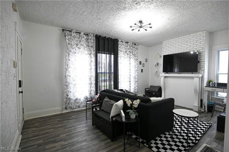 1856 Lampson Road #DW, Cleveland, OH - Photo 4