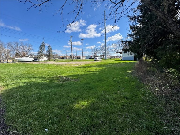 617 Florence Street, Belpre, OH - Photo 2