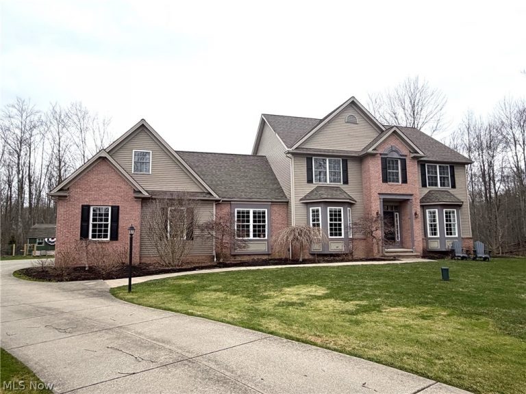 10960 Eden Park Drive, Chardon, OH - Photo 2