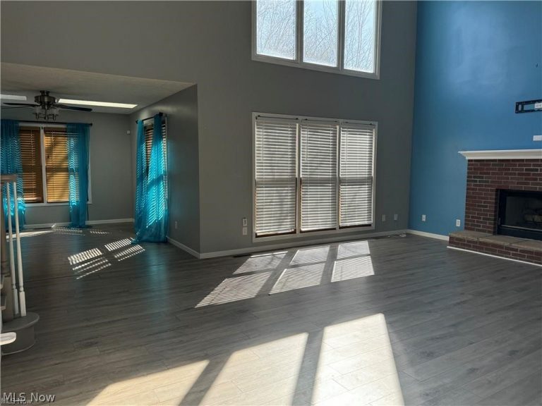 242 Ravenshollow Drive, Cuyahoga Falls, OH - Photo 3