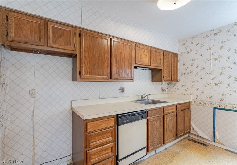 9668 Abbeyshire Way, Mentor, OH - Photo 8