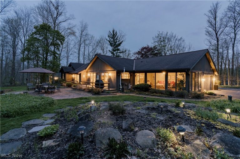 8 Louis Drive, Pepper Pike, OH - Photo 3
