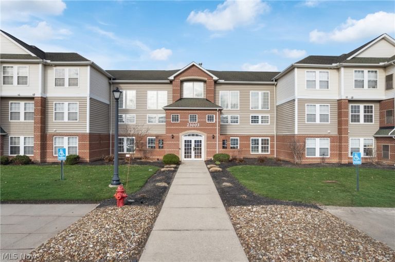 23003 Chandlers Lane #224, Olmsted Falls, OH - Photo 2