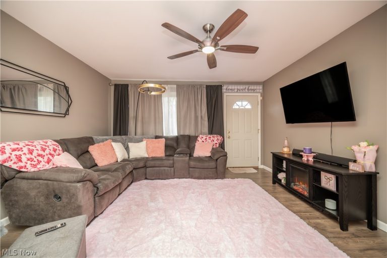 151 Yorkshire Boulevard, Austintown, OH - Photo 6