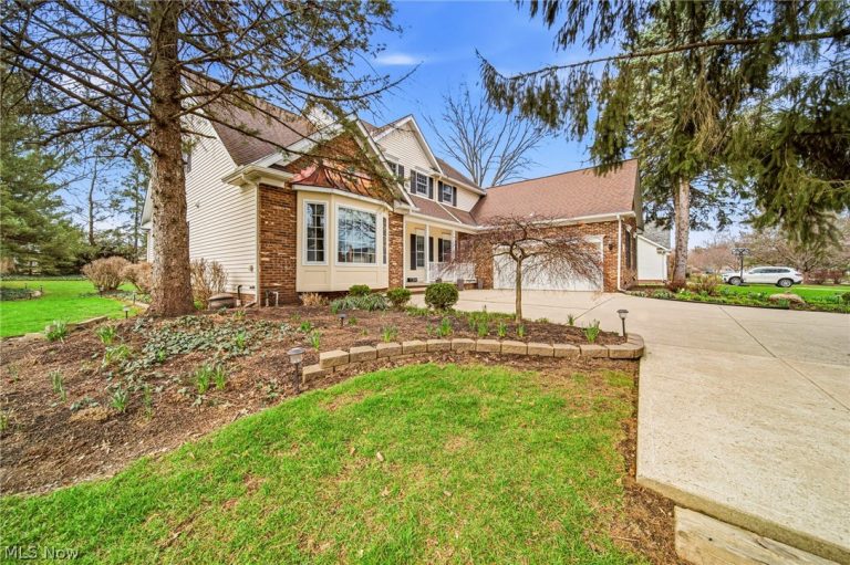 8028 Eleanor Court, Mentor, OH - Photo 2