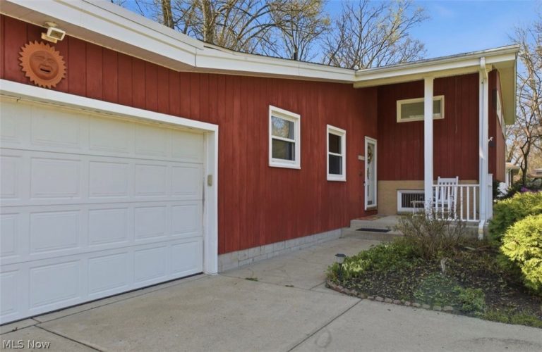 6972 Ronjoy Place, Youngstown, OH - Photo 2