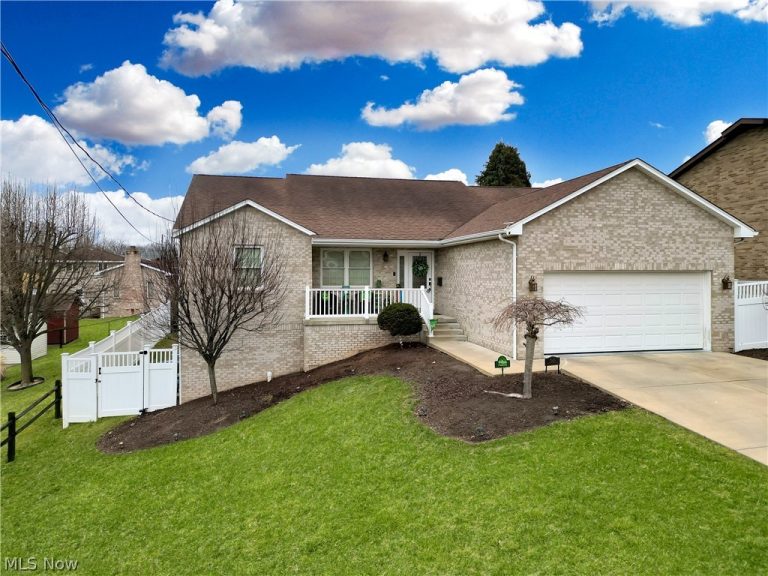 1343 COURTLAND Road, Weirton, WV, 26062