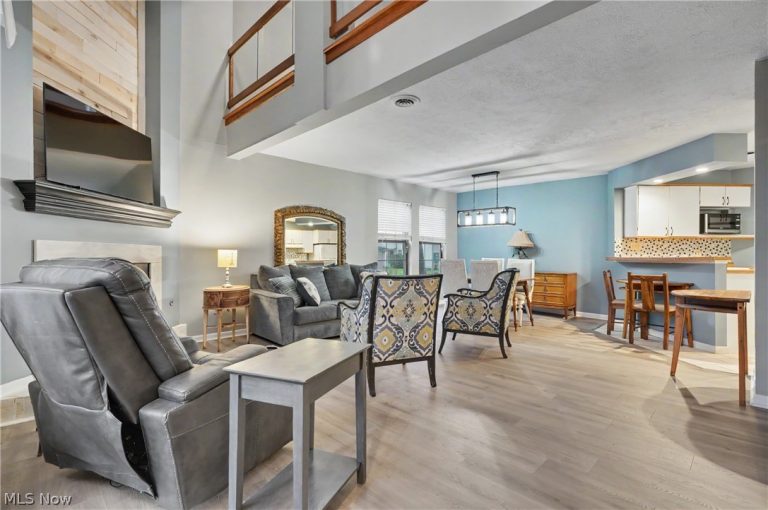 1323 Red Tail Hawk Court #4, Youngstown, OH - Photo 2