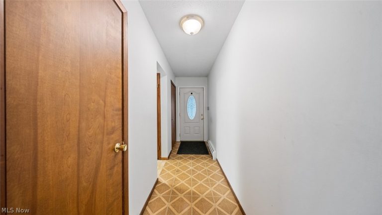 19156 Howe Road, Strongsville, OH - Photo 5