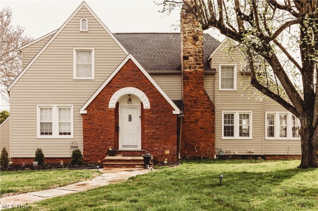1012 Cambridge Road, Coshocton, OH