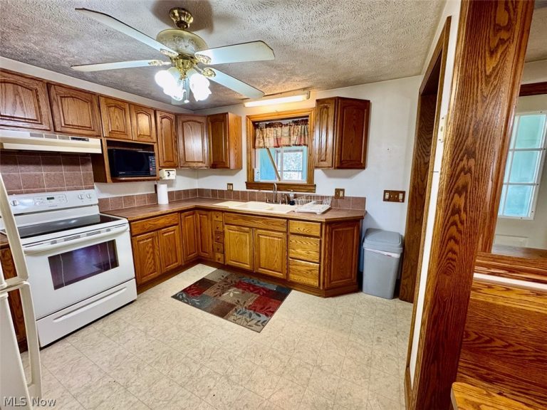 10131 Columbus Road, Louisville, OH - Photo 8