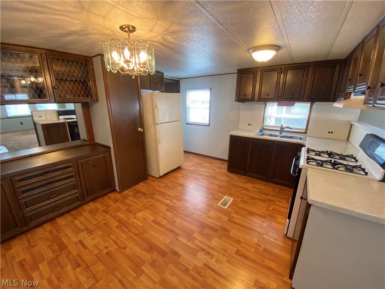 34424 Euclid Avenue #252, Willoughby, OH - Photo 6