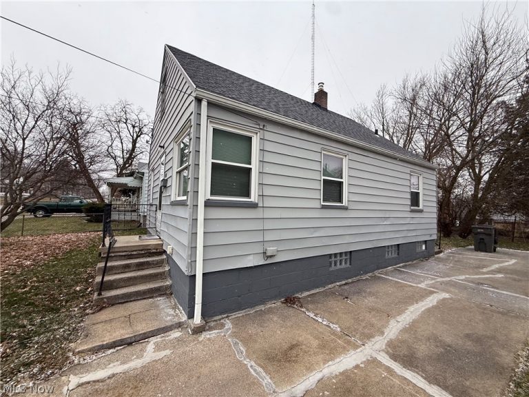 868 Cameron Avenue, Youngstown, OH - Photo 3
