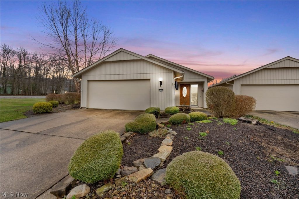 22137 Meadownorth Court, Strongsville, OH