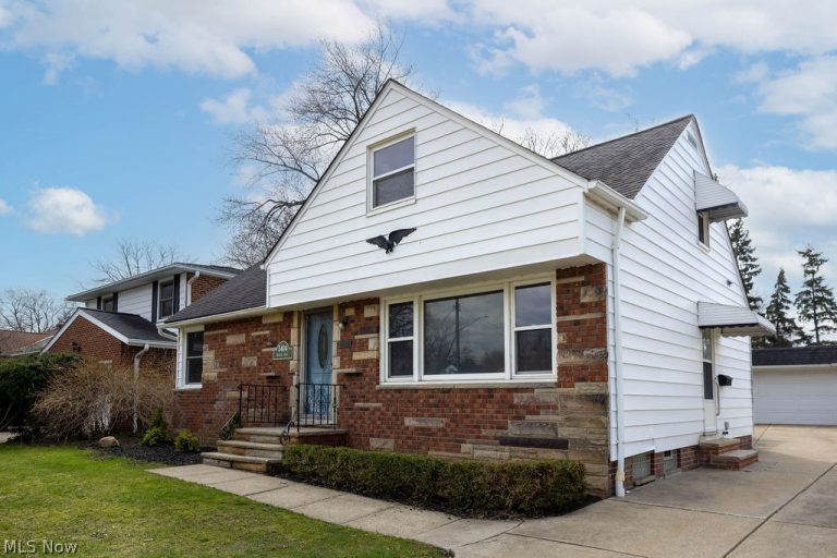 5404 Beacon Road, Lyndhurst, OH - Photo 4