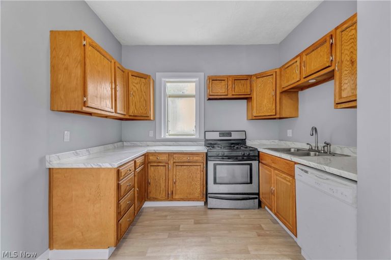 8113 Platt Avenue, Cleveland, OH - Photo 6