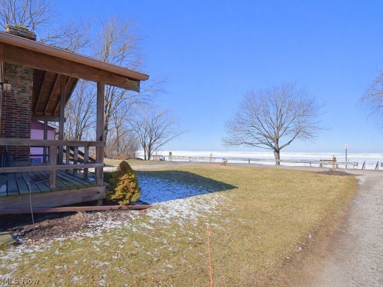9090 Headlands Road, Mentor, OH - Photo 6