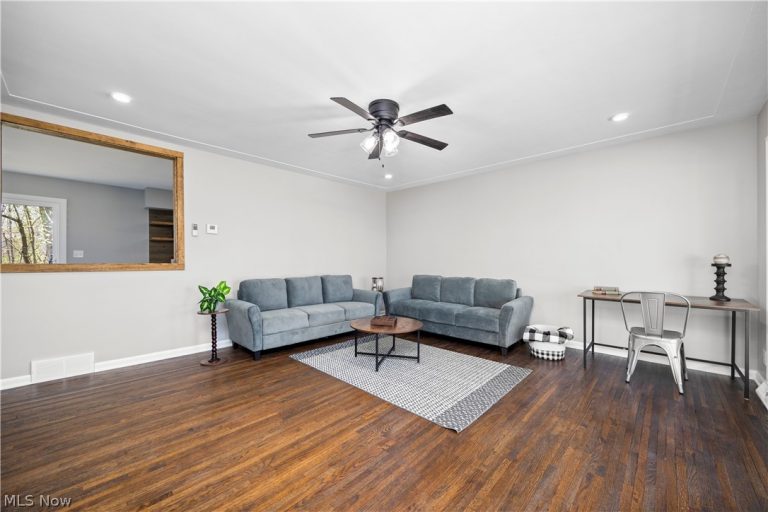 105 Woodhill Drive, Amherst, OH - Photo 4