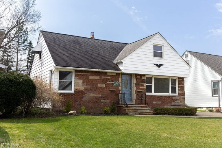 5404 Beacon Road, Lyndhurst, OH - Photo 3