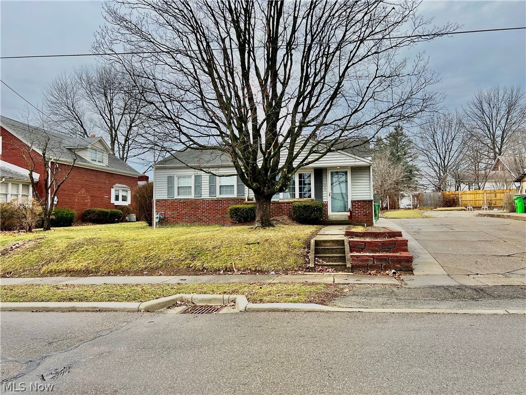 325 Mckinley Avenue, Carrollton, OH