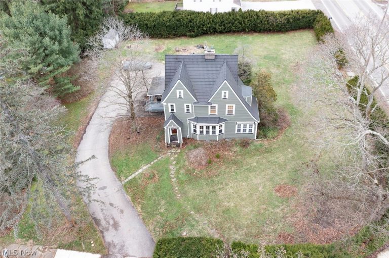 652 Parkway Boulevard, Norton, OH - Photo 2