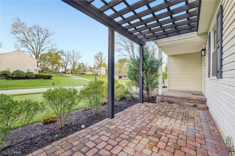 561 Bath Hills Boulevard, Akron, OH - Photo 3