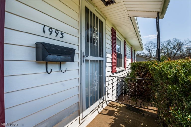 1993 Kelsey Drive, Cuyahoga Falls, OH - Photo 6