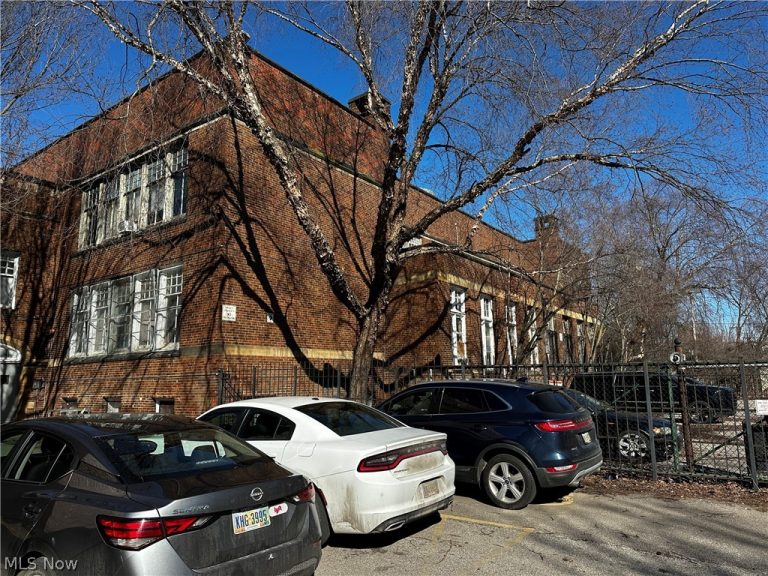 1075 74th Street, Cleveland, OH - Photo 2