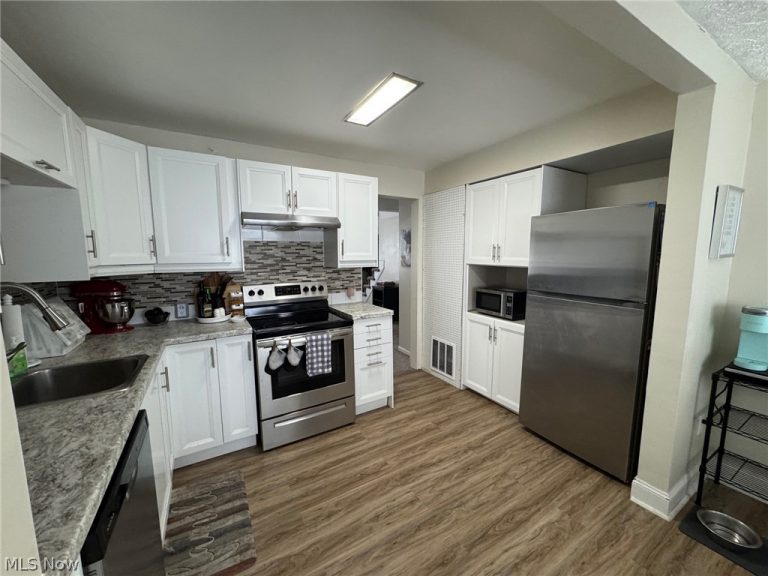 33661 Kenilworth Road, Eastlake, OH - Photo 6