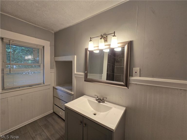 1412 Woodland Avenue, Canton, OH - Photo 8