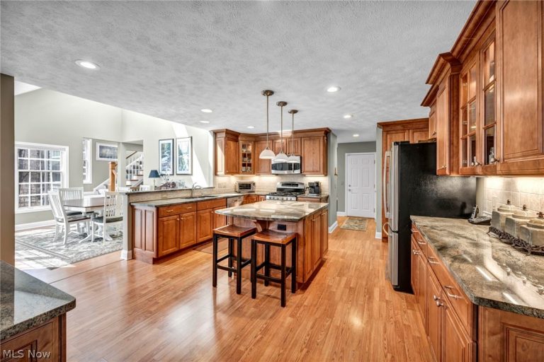7360 Arbor Glen Place, Concord Twp, OH - Photo 8