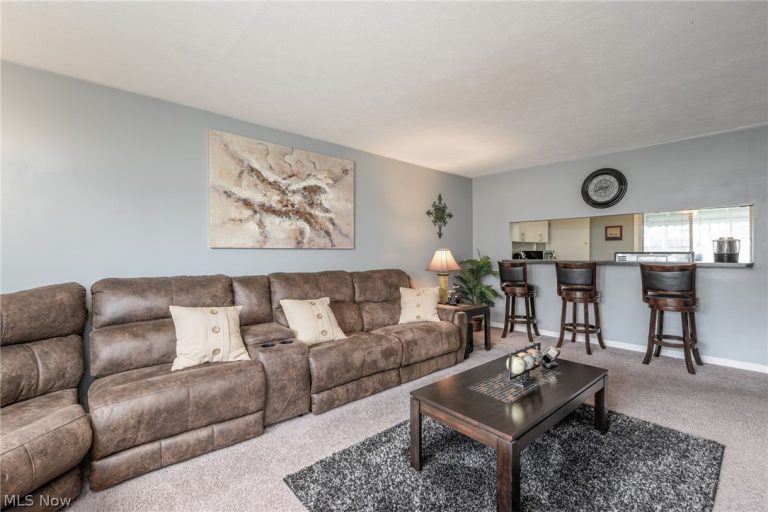 9102 Tanglewood Road, Macedonia, OH - Photo 5