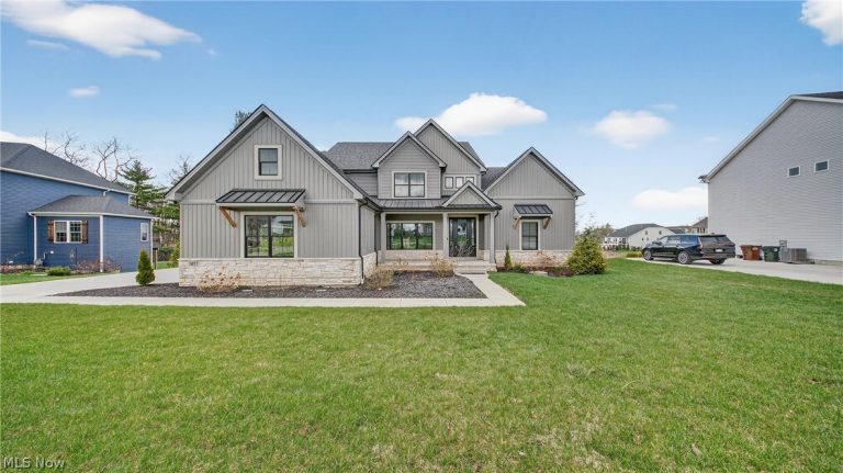 2071 Lanterman Circle, Hinckley, OH - Photo 2