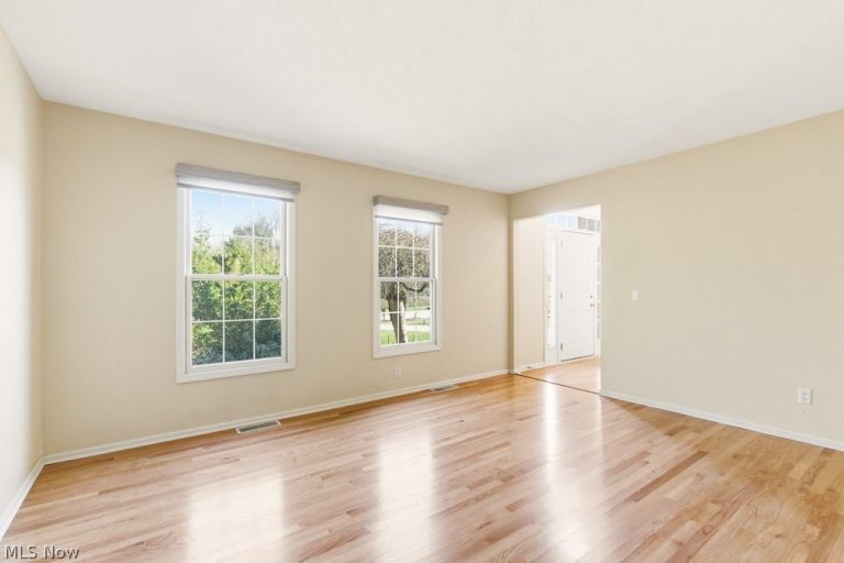 34390 Appleview Way, Solon, OH - Photo 8