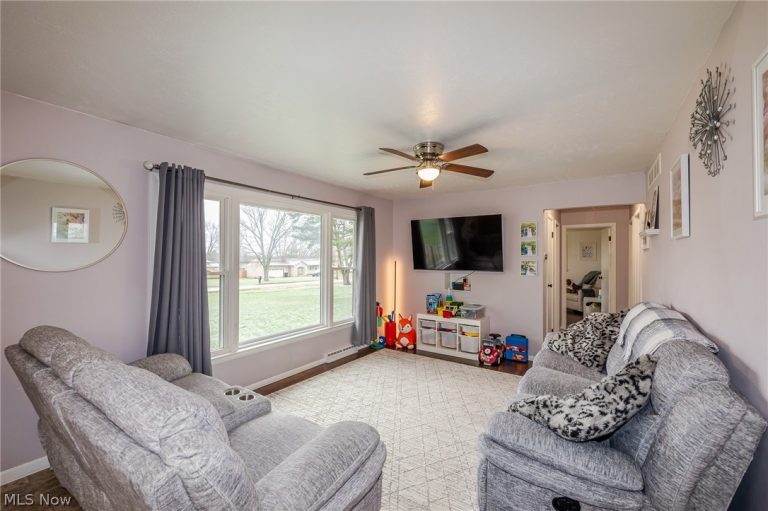 18255 Shurmer Road, Strongsville, OH - Photo 5