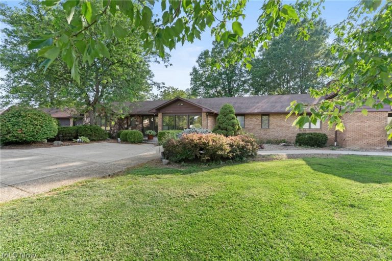 11950 Castleton Lane, Grafton, OH - Photo 2