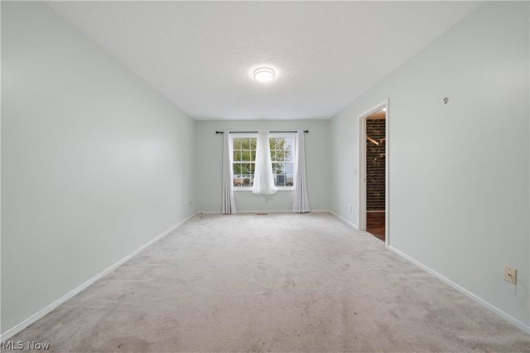 6686 Hogan Way, Canton, OH - Photo 6