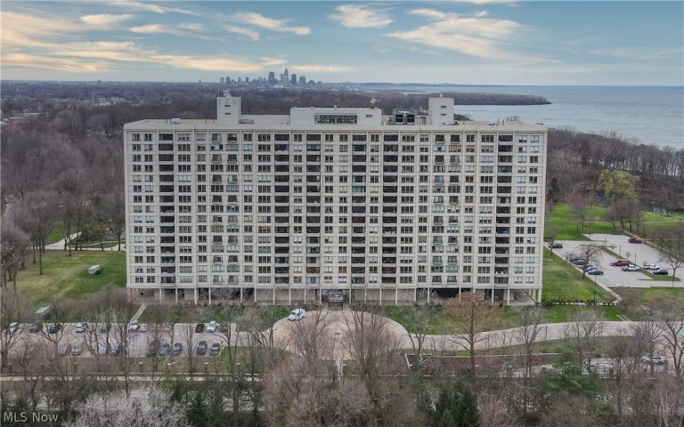 1 Bratenahl Place #502, Bratenahl, OH - Photo 3