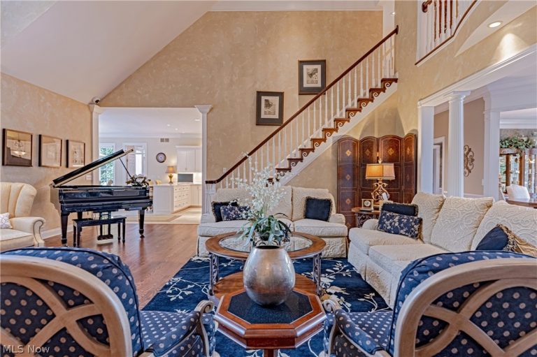 16770 Staffordshire Court, Chagrin Falls, OH - Photo 8