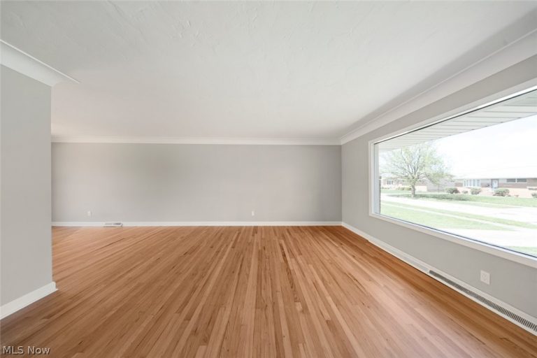 9635 Boundary Lane, Parma Heights, OH - Photo 4
