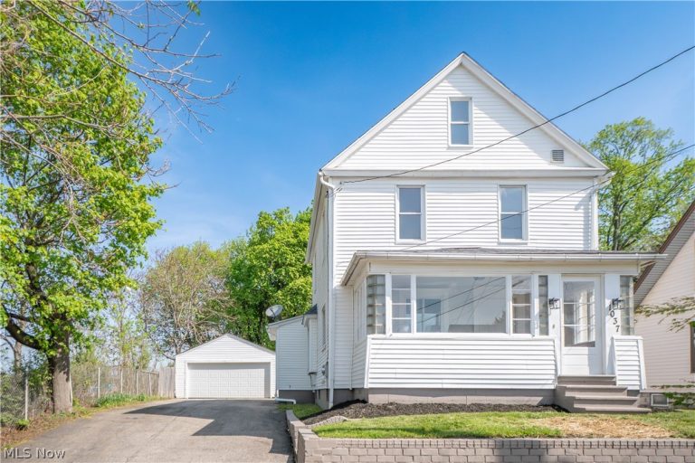 1037 Harpster Avenue, Akron, OH - Photo 2