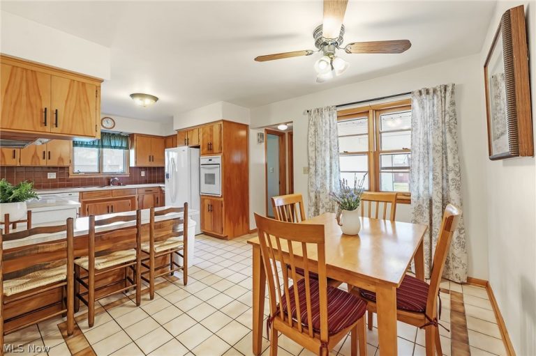 4704 Garrett Drive, Norton, OH - Photo 6