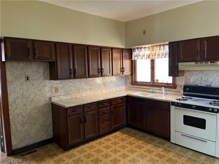 331 Wood Avenue, Niles, OH - Photo 5