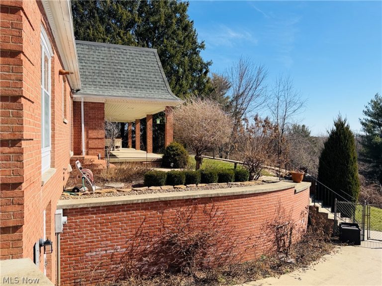 2950 Ash Meadows Boulevard, Zanesville, OH - Photo 3