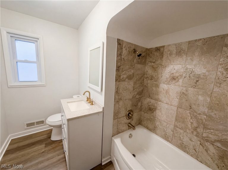 4506 Silverdale Road, North Olmsted, OH - Photo 6