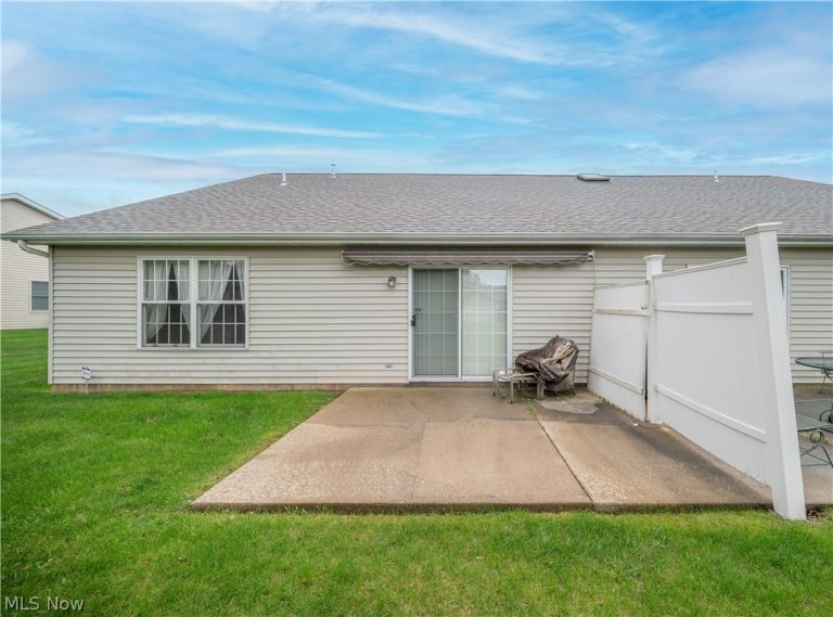 521 Wilcox Lane #B, Austintown, OH - Photo 5