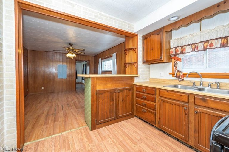 1055 Ambrose Avenue, East Liverpool, OH - Photo 8
